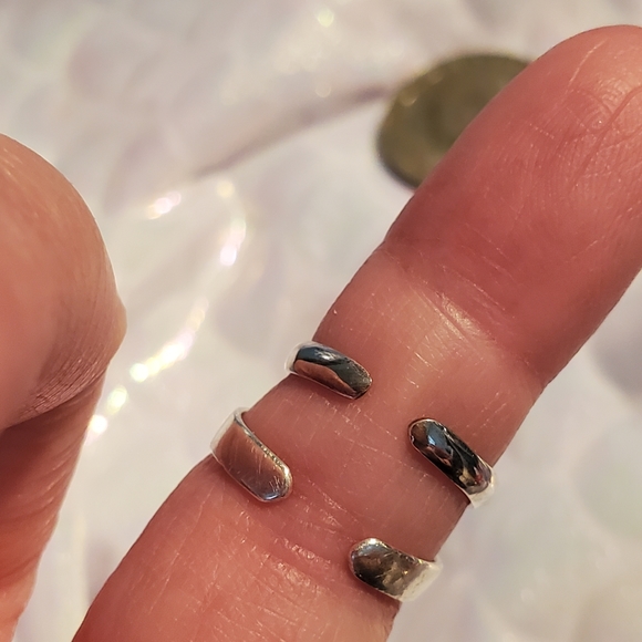 925 Silver Dolphin and Fidget Adjustable Toe Rings or Midi Rings Vintage… - Picture 2 of 14